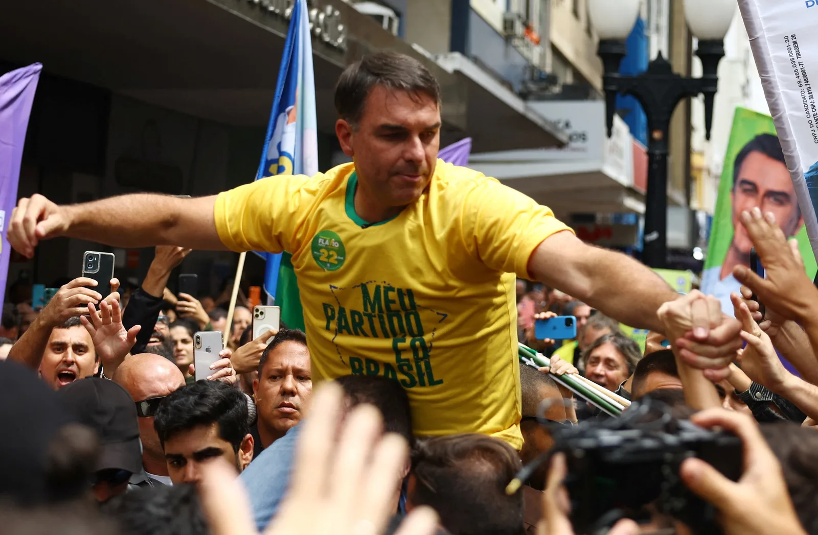 Inquérito sobre Flávio Bolsonaro apura lavagem de dinheiro, evasão de divisas e corrupção; entenda os crimes