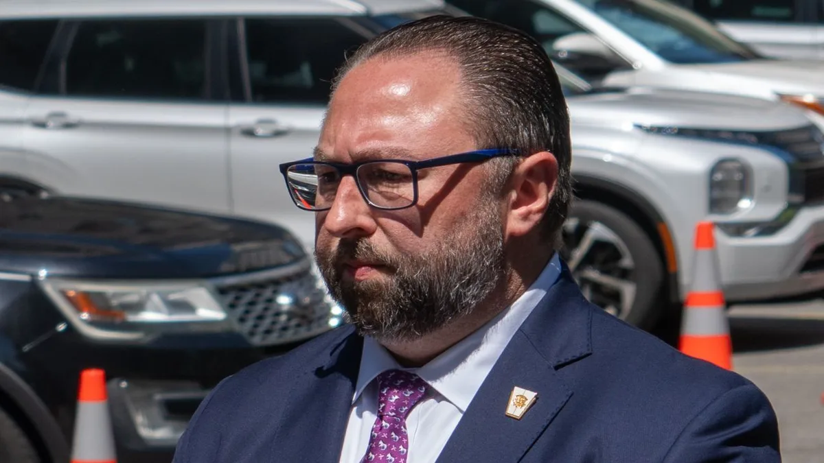 Jason Miller compartilha montagens sobre Alexandre de Moraes antes de sessão no STF