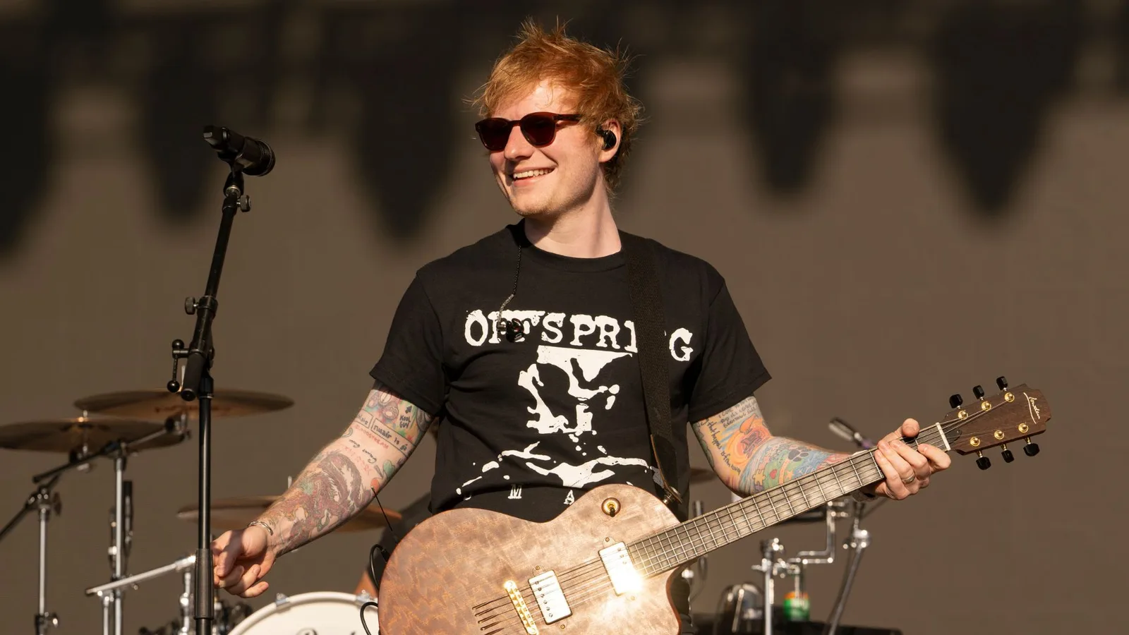Ed Sheeran sobe ao palco na Filadélfia após polêmica com Macklemore