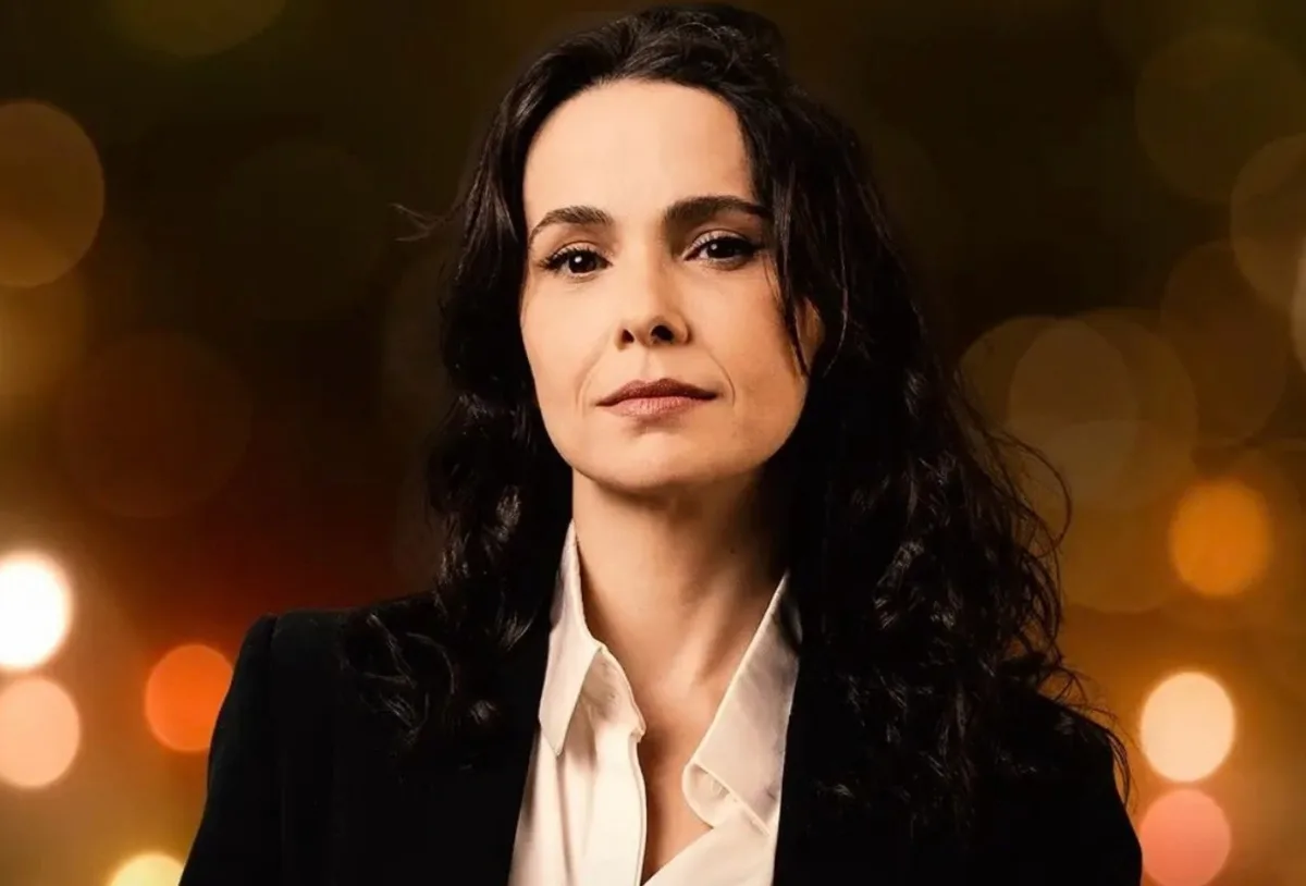 Débora Falabella confirma retorno como Nina em Avenida Brasil 2