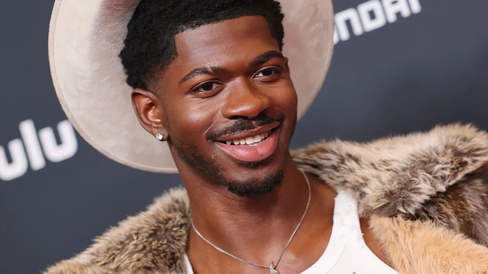 Lil Nas X prepara novo single com áudio deixado pela mãe