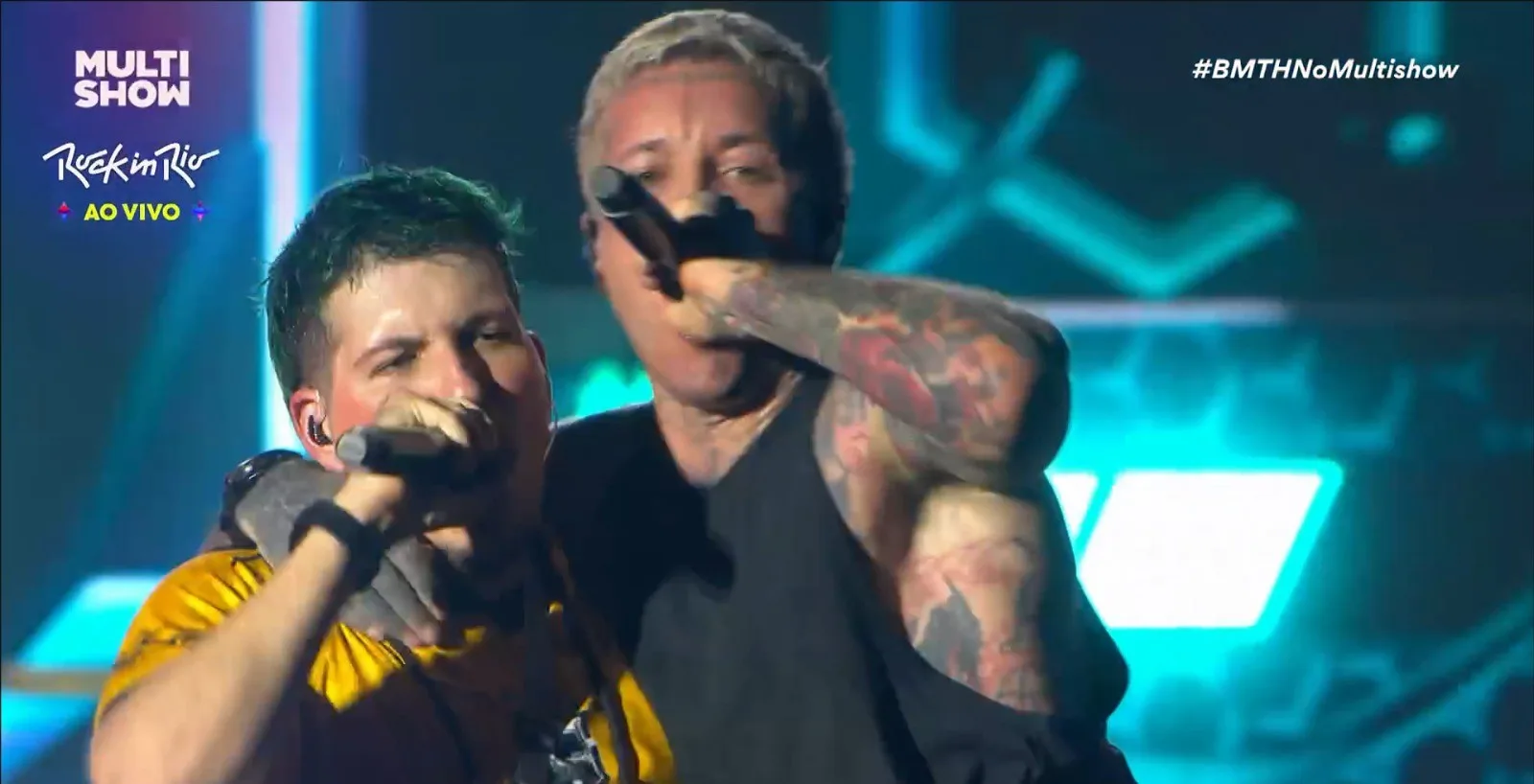 Fã brasileiro canta com Oliver Sykes em show do Bring Me The Horizon