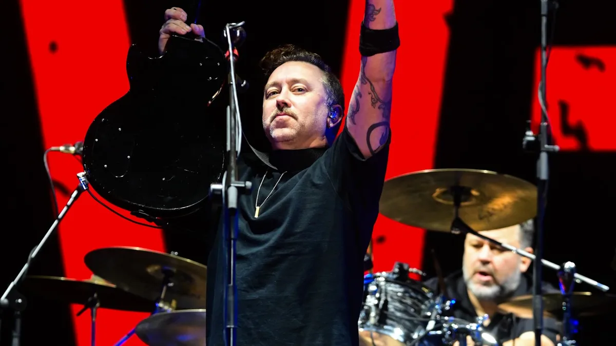 Rise Against toca no Rock in Rio com instrumentos emprestados