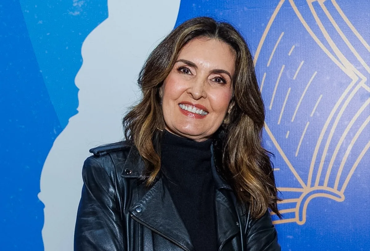 Fátima Bernardes destaca liberdade para criar conteúdo na internet durante Bienal de SP