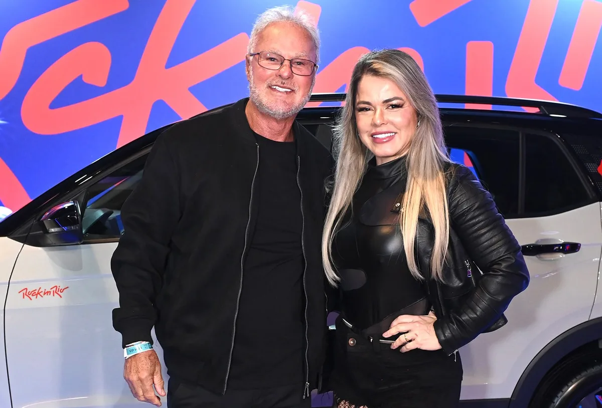 Kadu Moliterno combina visual preto com Cristianne em noite de festival