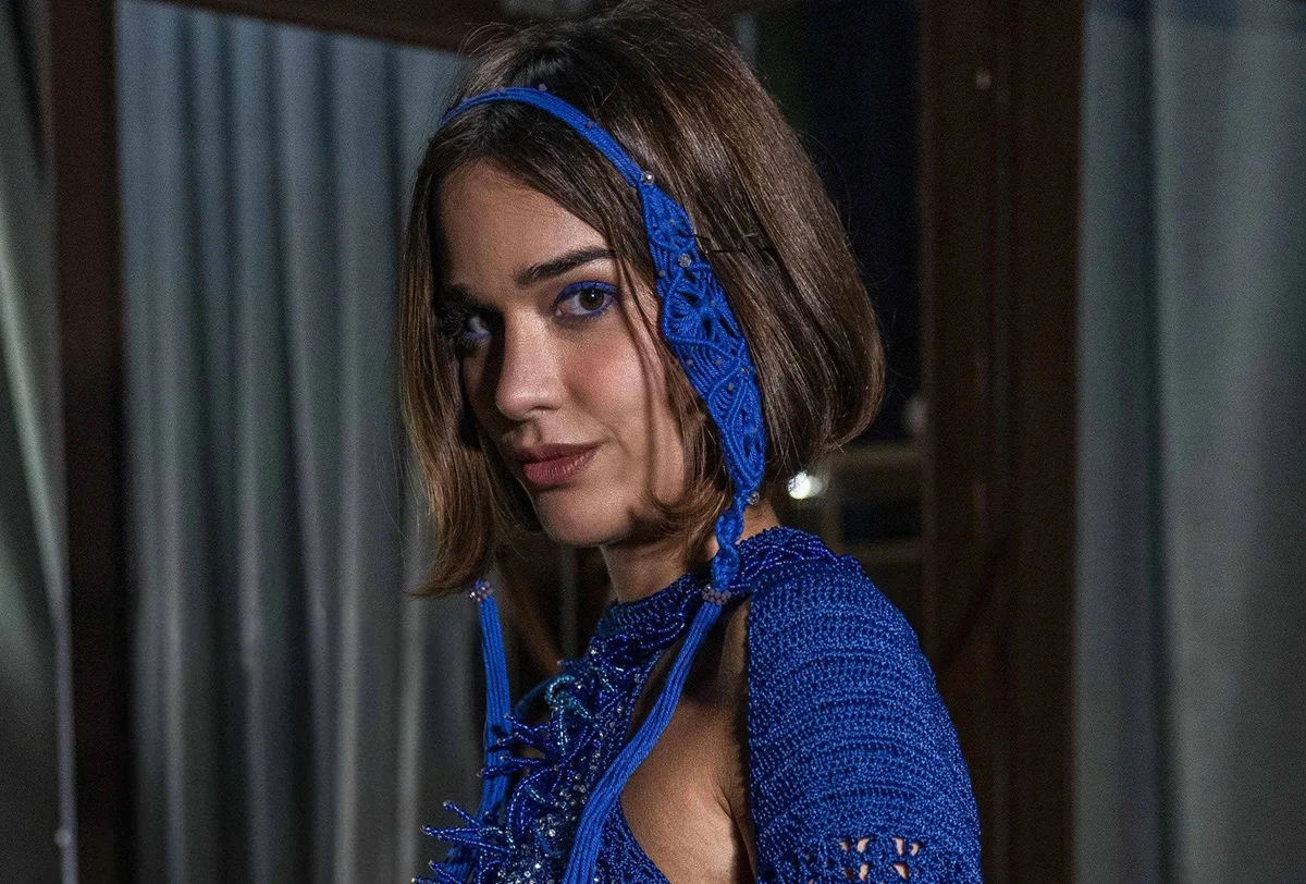 Theresa Fonseca celebra estreia como vilã e adia lua de mel por novela