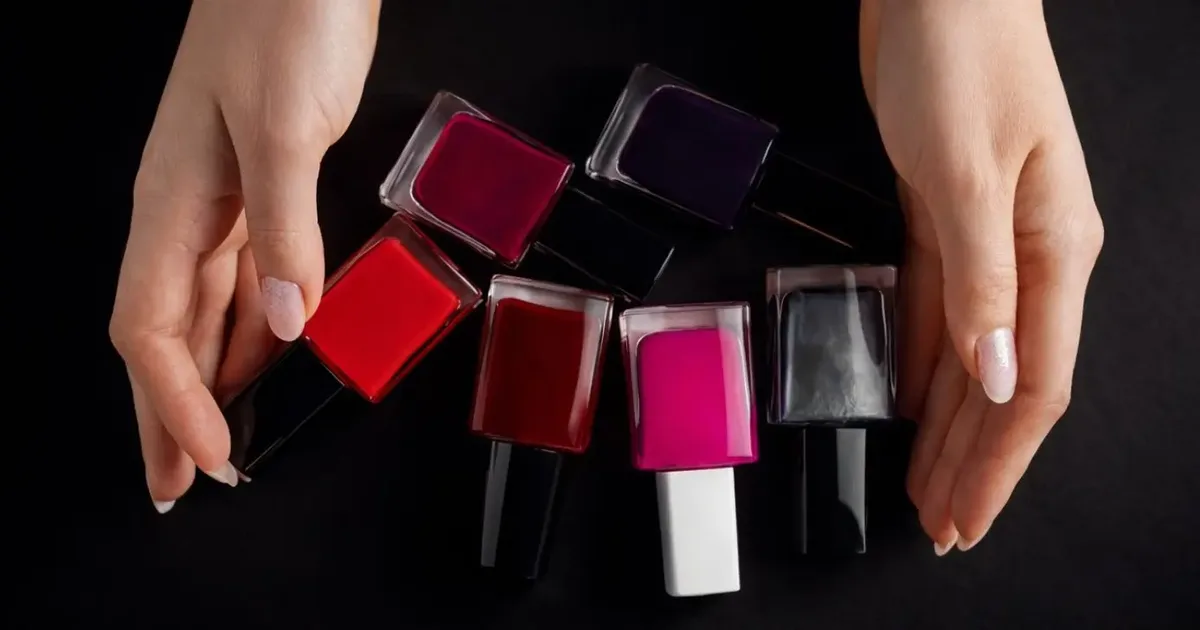 Cinco tons de esmalte para variar as unhas sem complicar o visual