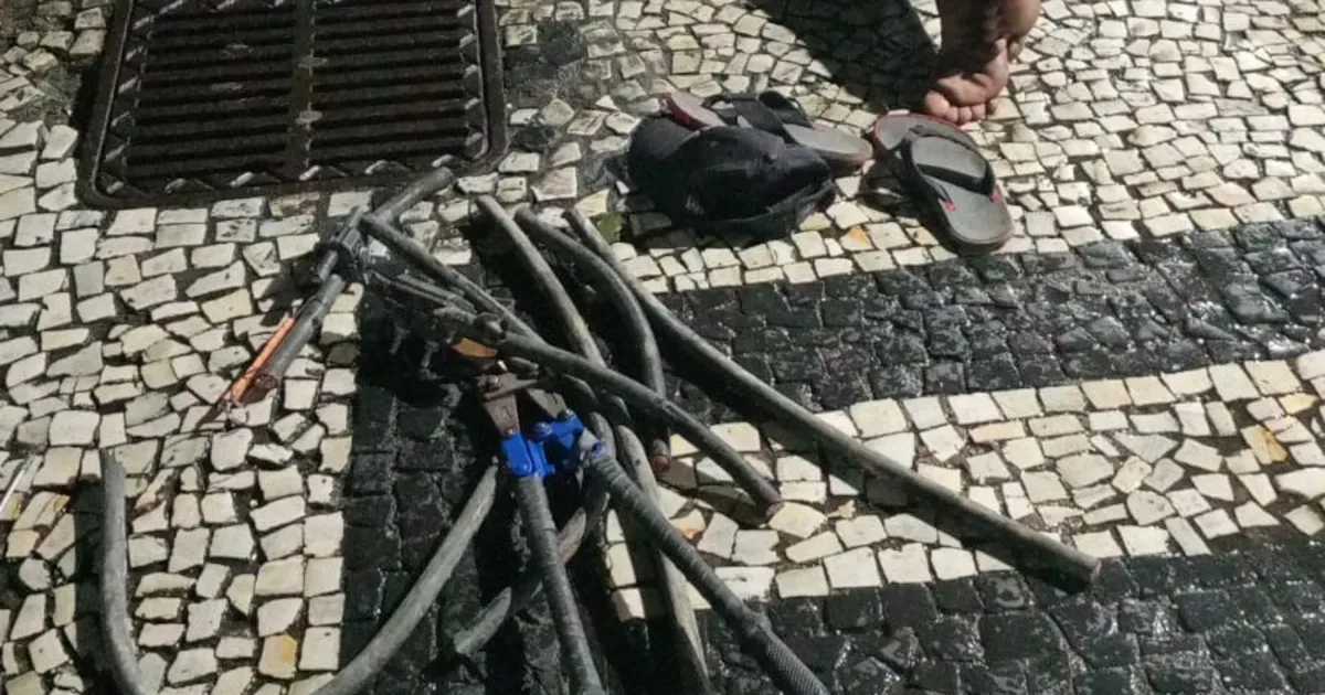 Dupla é detida durante tentativa de furto de cabos na Tijuca