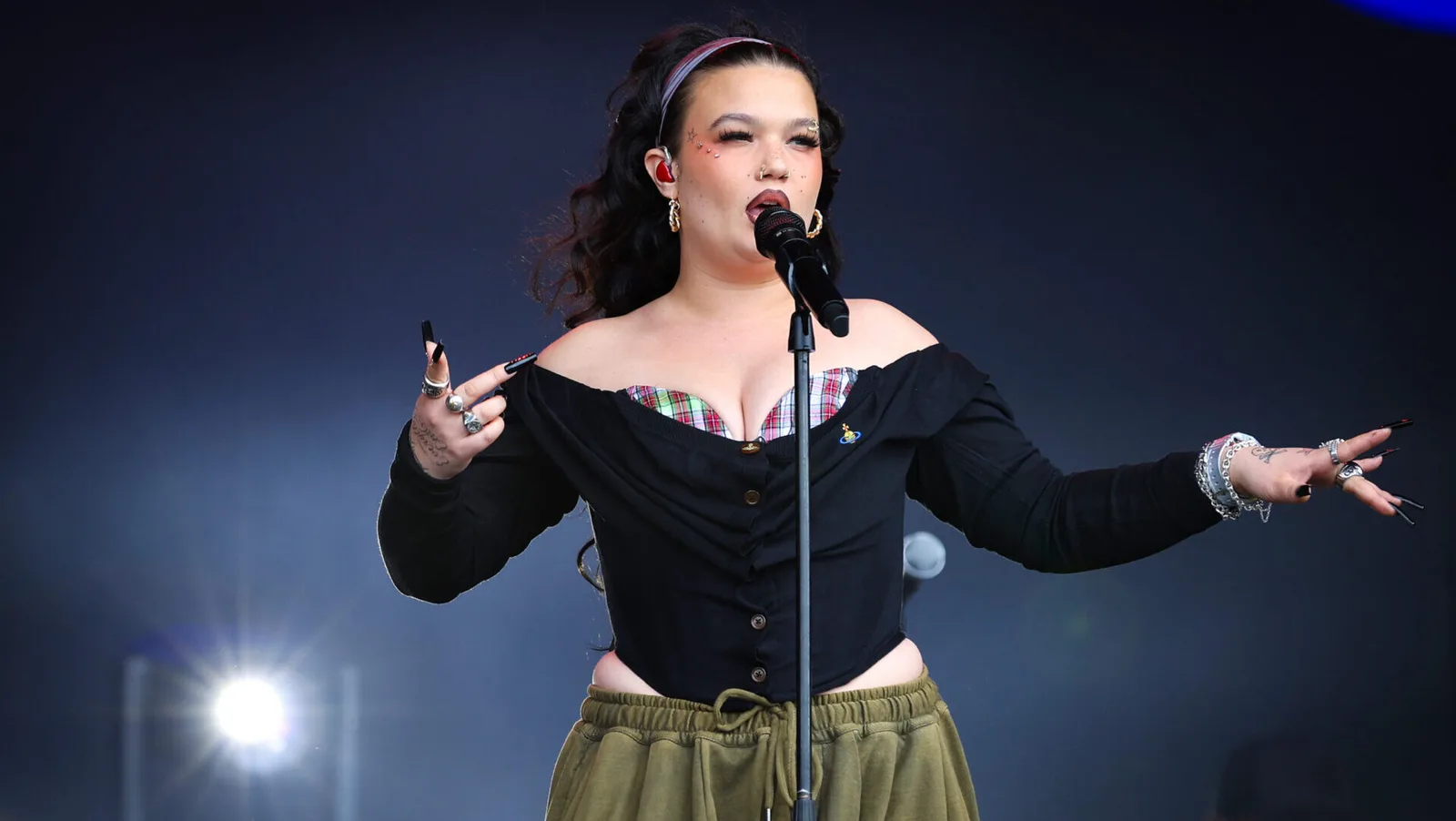 Lola Young prepara repertório com faixas recentes para o Rock in Rio