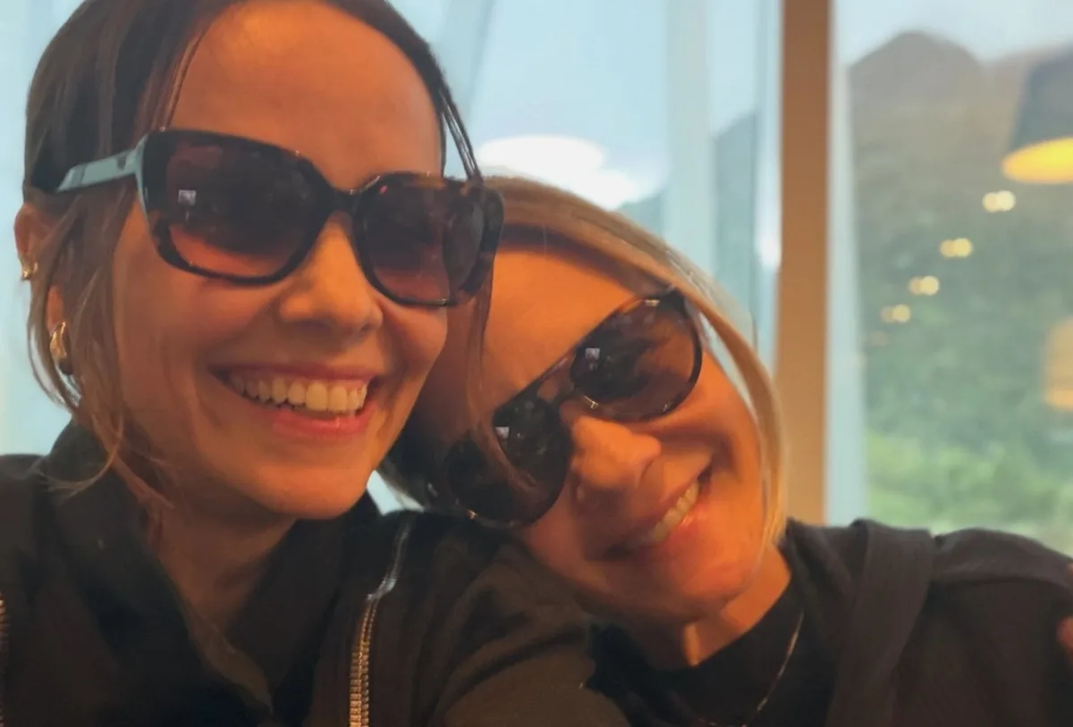 Débora Falabella e Adriana Esteves aparecem juntas após anúncio de novela