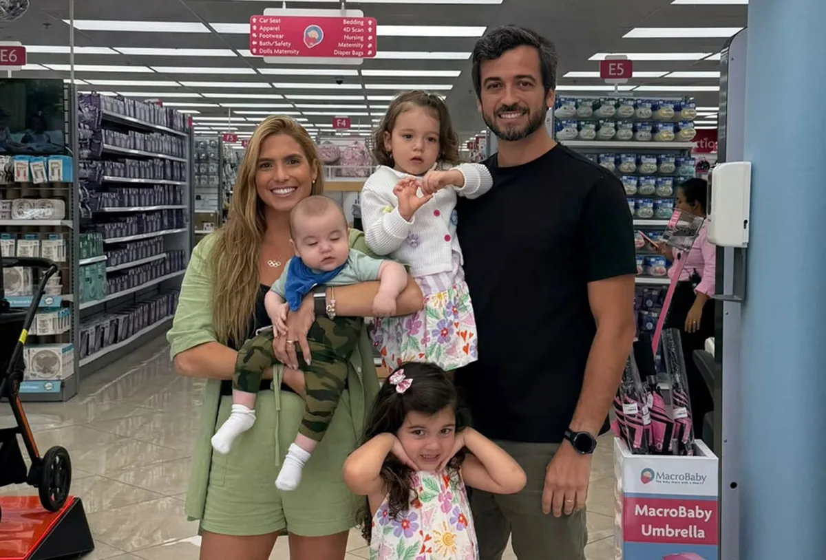 Branca Feres viaja com a família para renovar enxoval dos filhos em Orlando