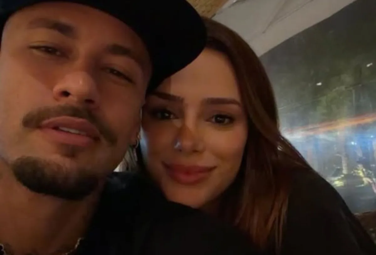Neymar compartilha selfie romântica com Bruna Biancardi