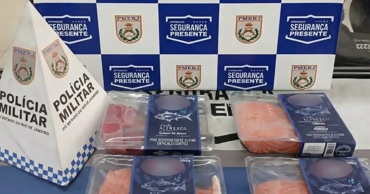 Suspeito é detido com salmão e atum escondidos sob o casaco no Rio