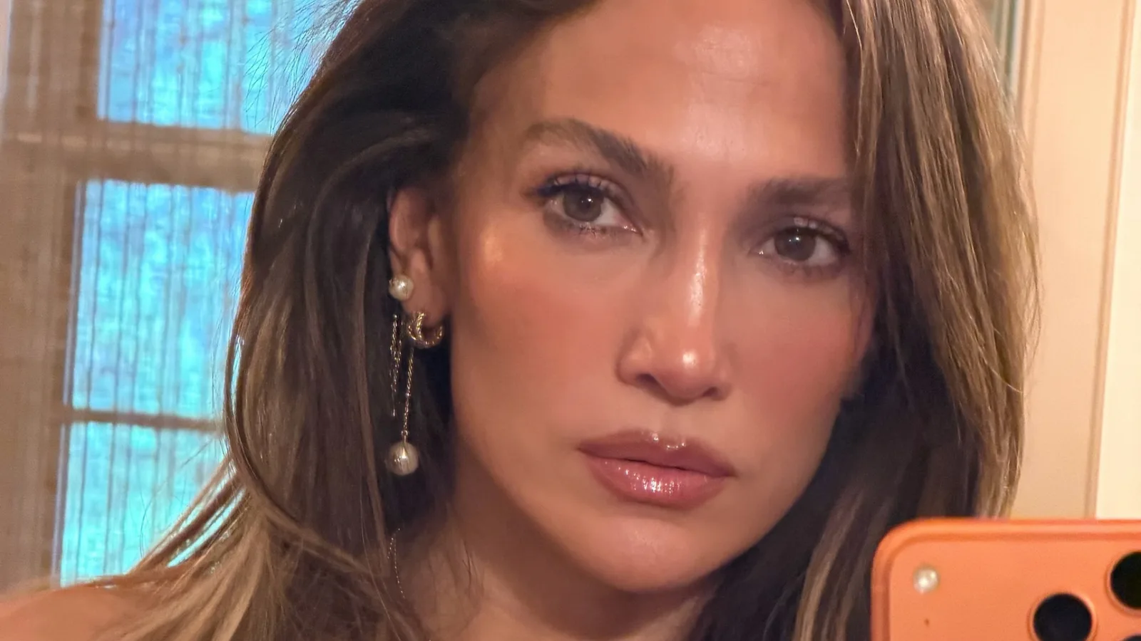 Jennifer Lopez revela ambientes da mansão em Hidden Hills