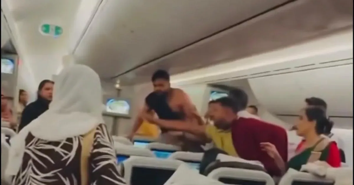 Briga entre passageiros durante voo da Biman Bangladesh Airlines viraliza