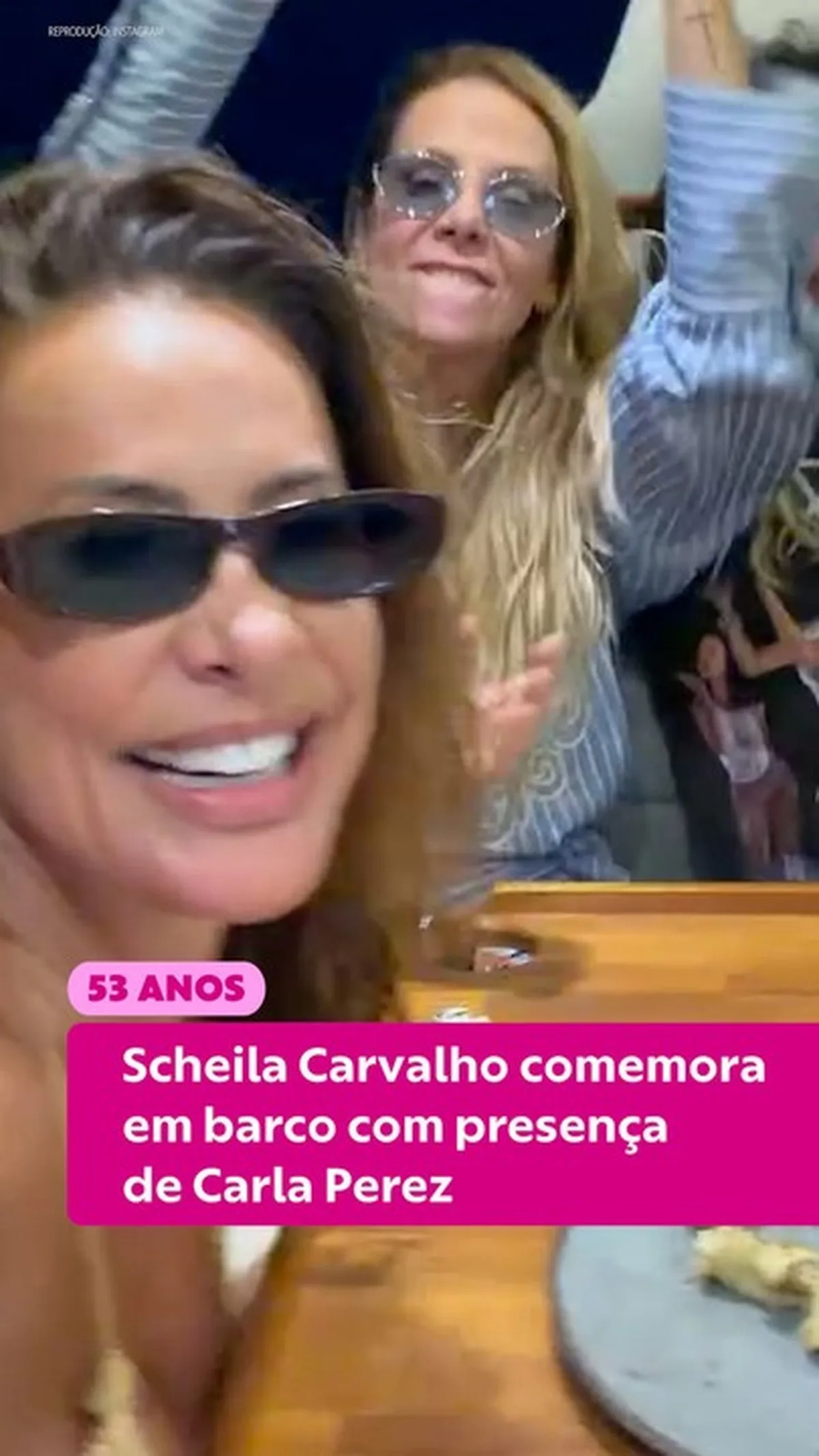 Scheila Carvalho celebra aniversário em passeio de barco com Carla Perez