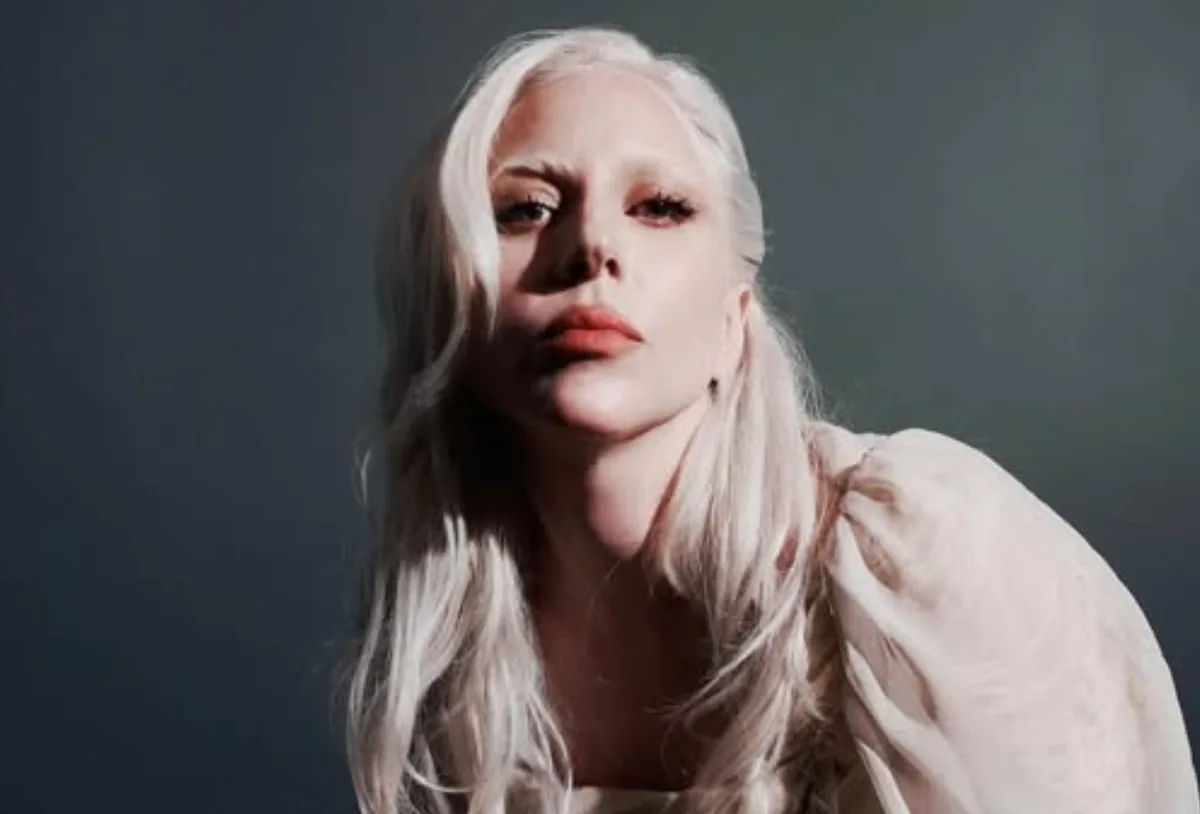 Lady Gaga acompanha gestação da filha por barriga de aluguel