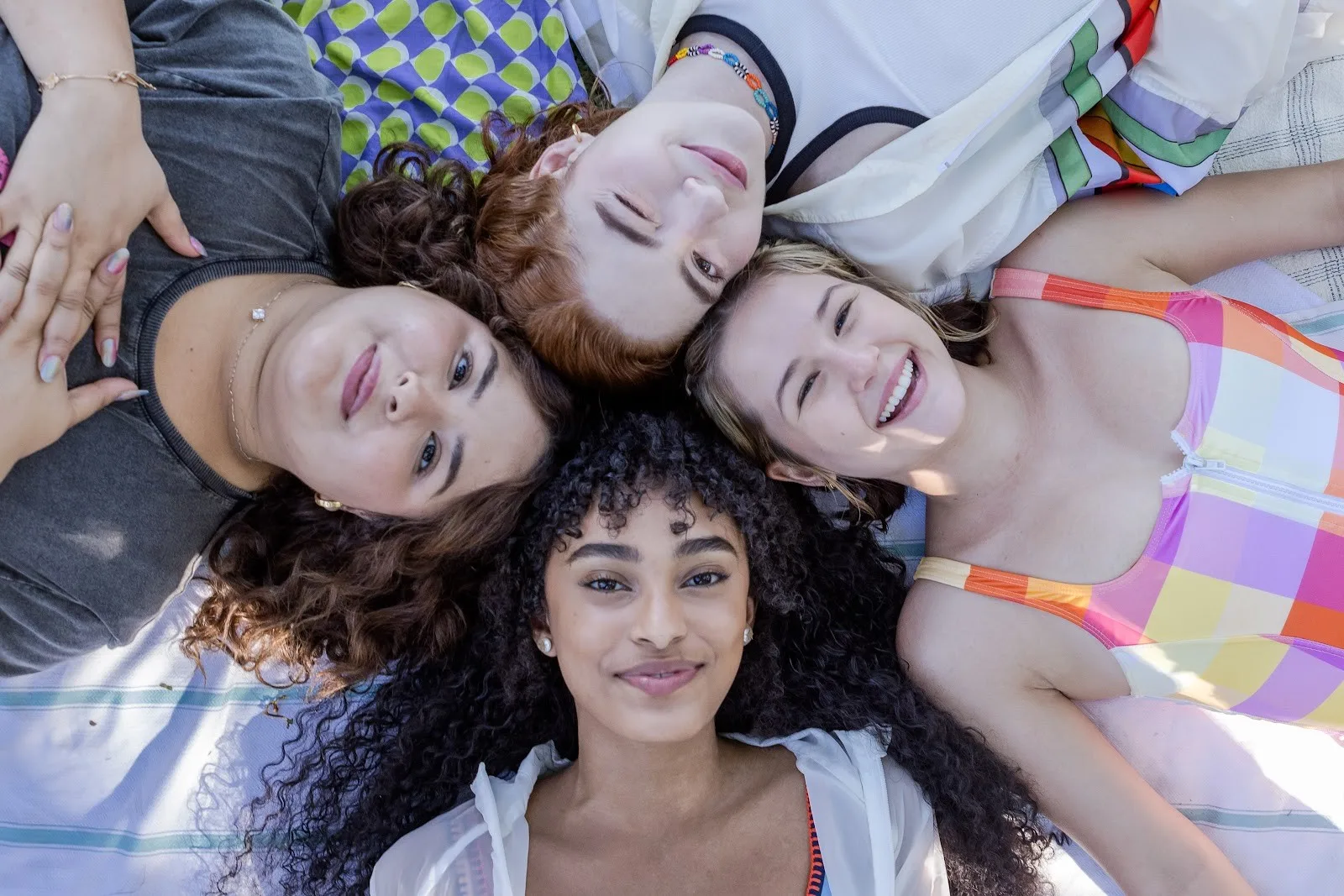 Filme inspirado em Thalita Rebouças leva dilemas da adolescência ao cinema