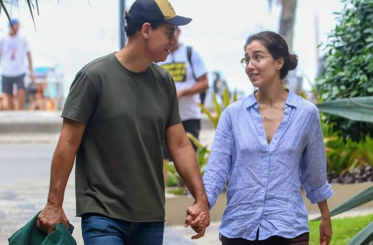 Marjorie Estiano e Márcio Maranhão aparecem juntos no Leblon