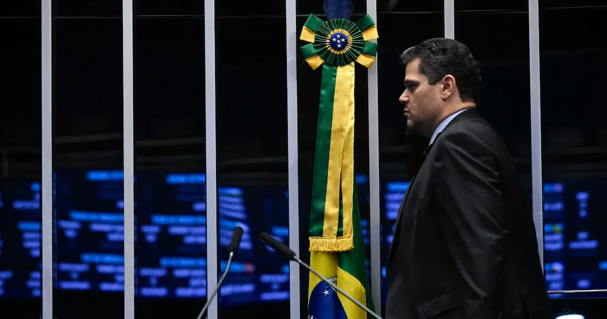 Alcolumbre articula votação de PEC que acaba com escala 6x1
