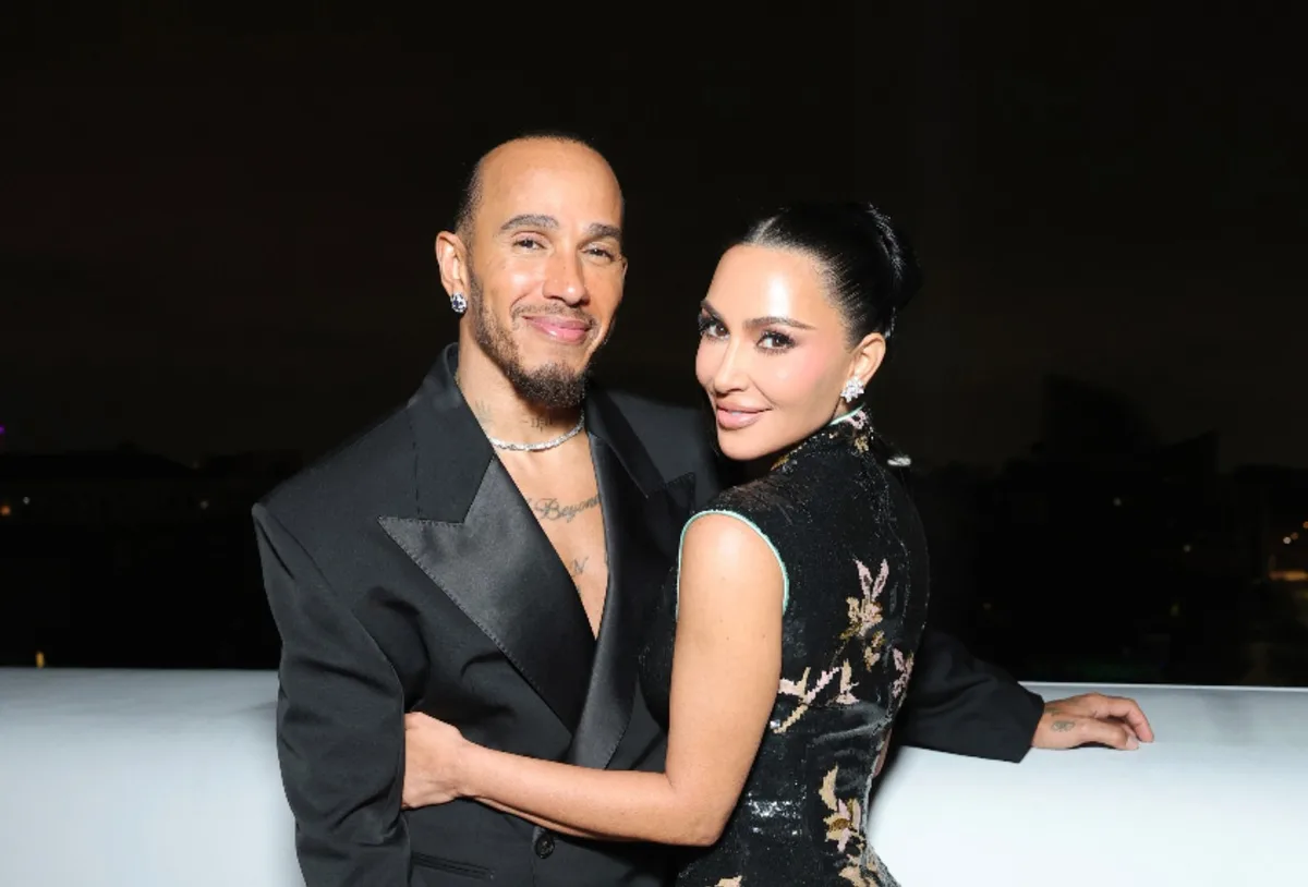 Kim Kardashian revela como se preparou para assumir romance com Lewis Hamilton