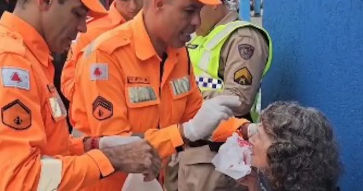 Idosa se machuca após escorregar em panfletos eleitorais em Pouso Alegre