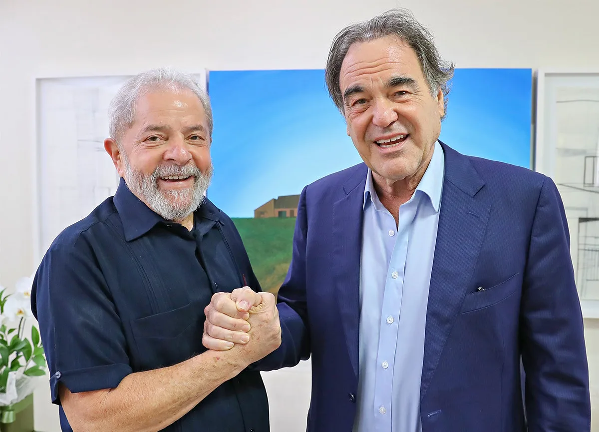 Oliver Stone nega financiamento de Vorcaro para documentário sobre Lula
