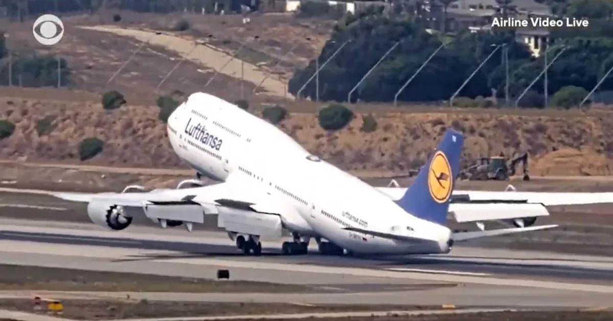 Boeing 747 da Lufthansa arremete e passa perto da pista em Los Angeles