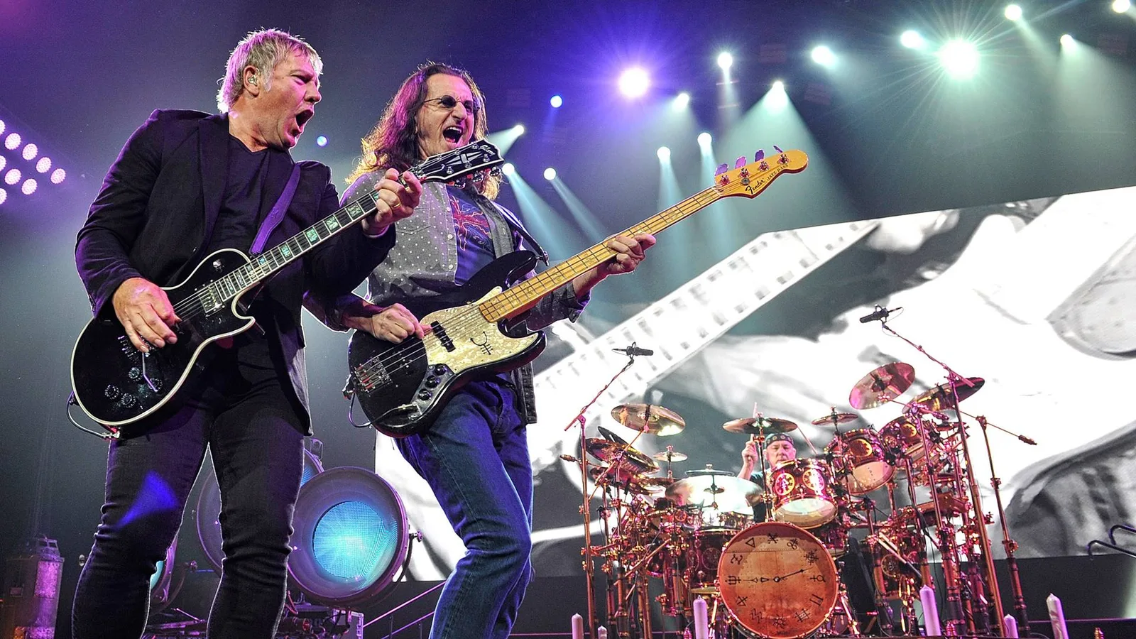 Rush doa 785 mil dólares canadenses para memorial de Neil Peart