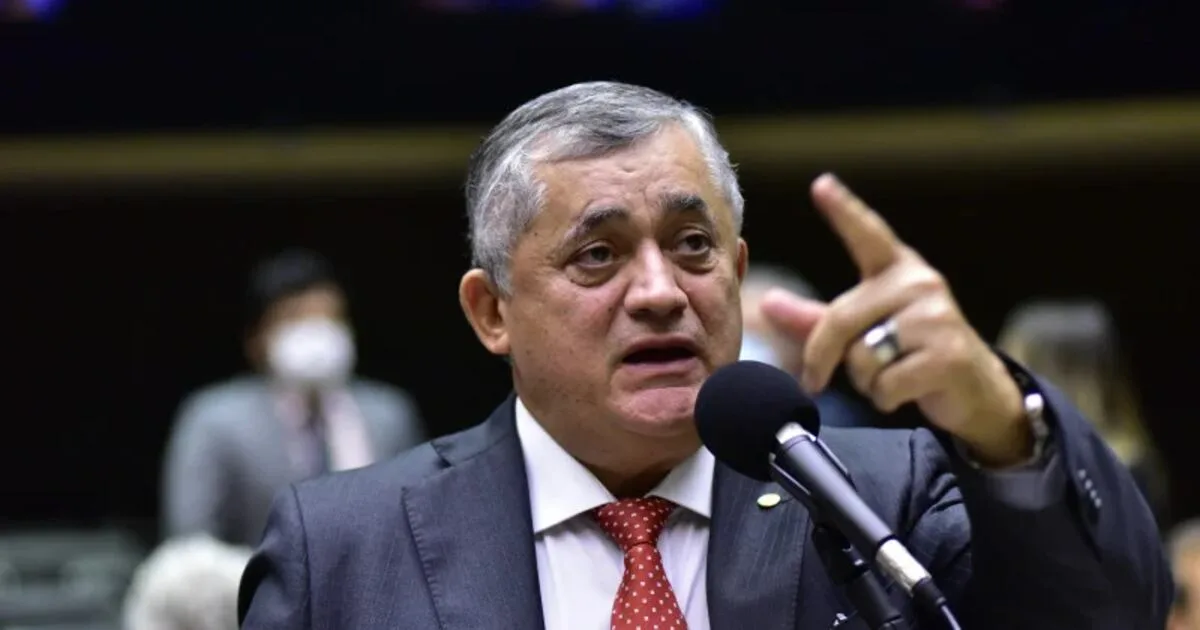Guimarães critica afastamento de diretor-geral da PF determinado por Mendonça
