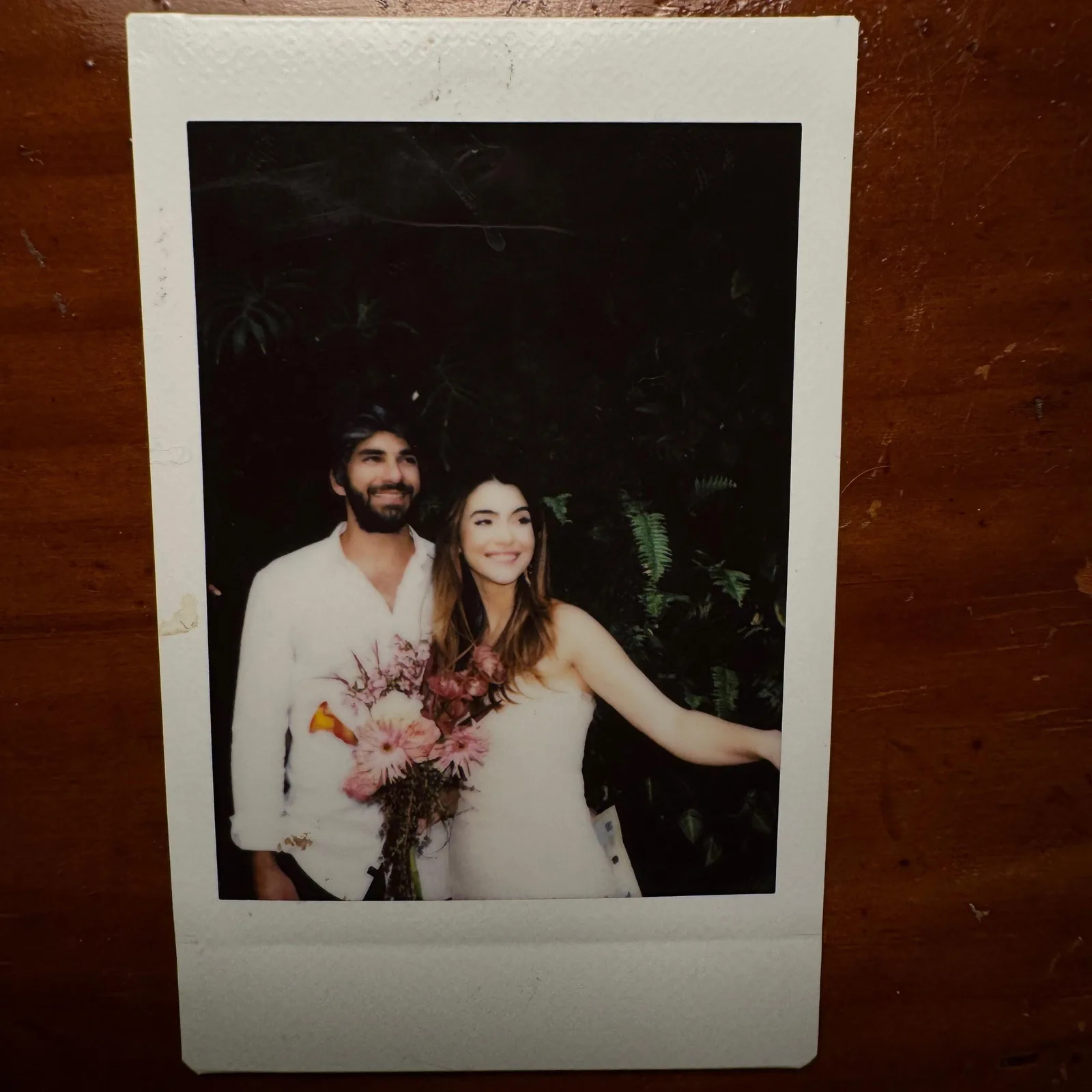 Hugo Moura publica foto romântica com Maria Clara Senra e fãs levantam hipótese de casamento