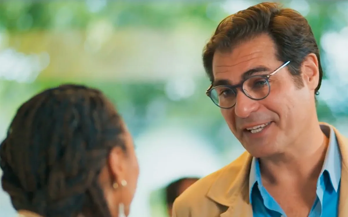 Gabriel decide se declarar para Bela após fim do casamento em Por Você