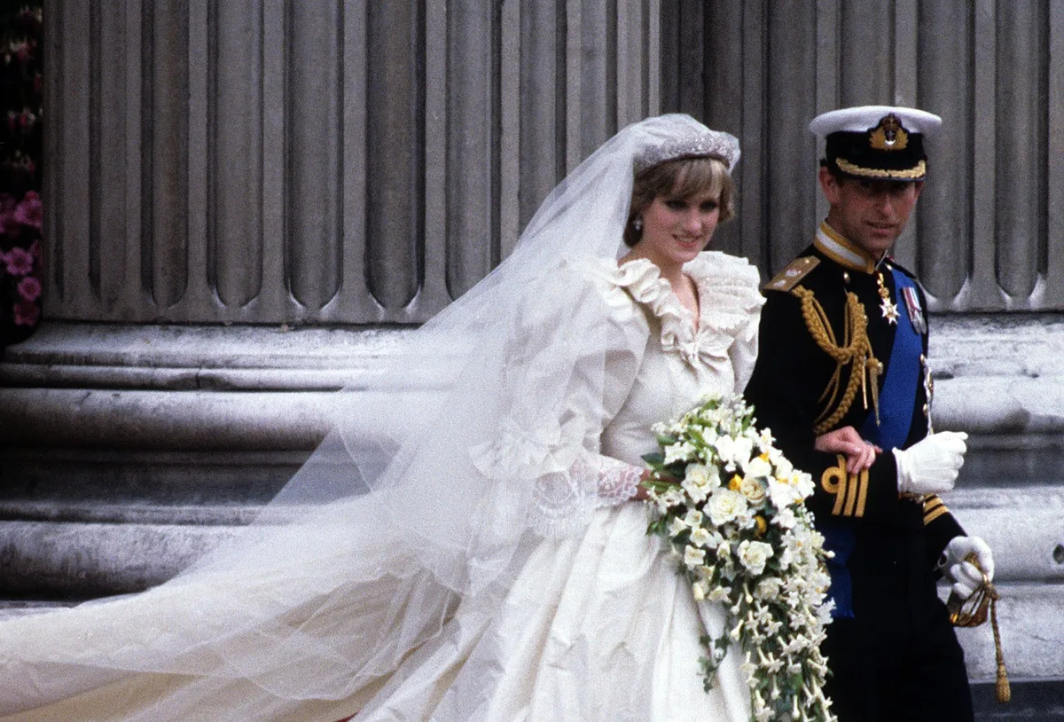 Charles Spencer relata conversa com o rei após morte de Diana em novo livro