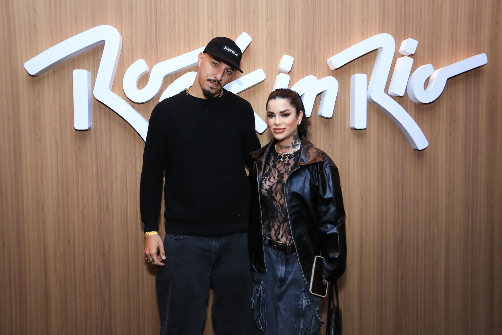 Gabriela Andrade combina transparência e preto no Rock in Rio