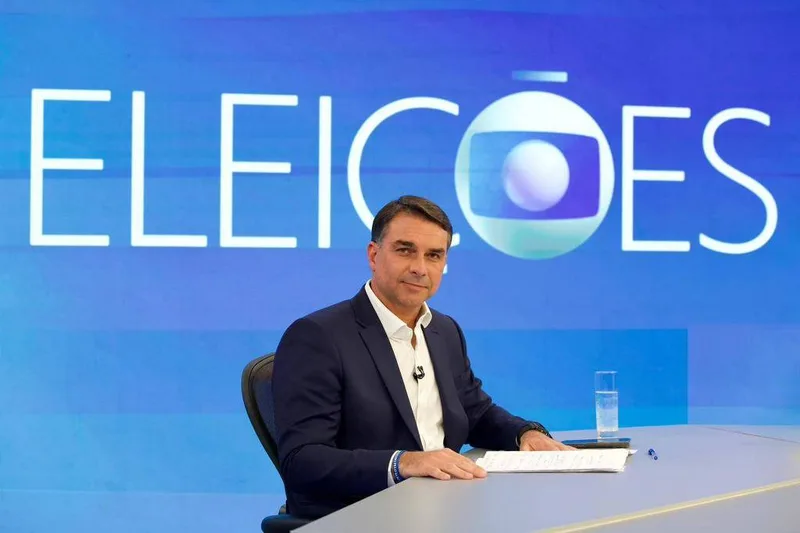 Jornal Nacional: Flávio Bolsonaro mentiu e foi “corrigido” por Tralli e Renata Vasconcellos ao menos 6 vezes