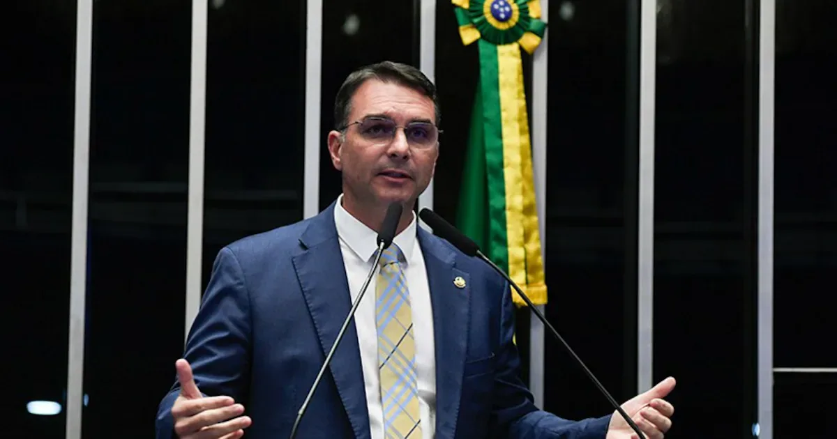Flávio Bolsonaro não apoiou PEC do fim da reeleição no Senado