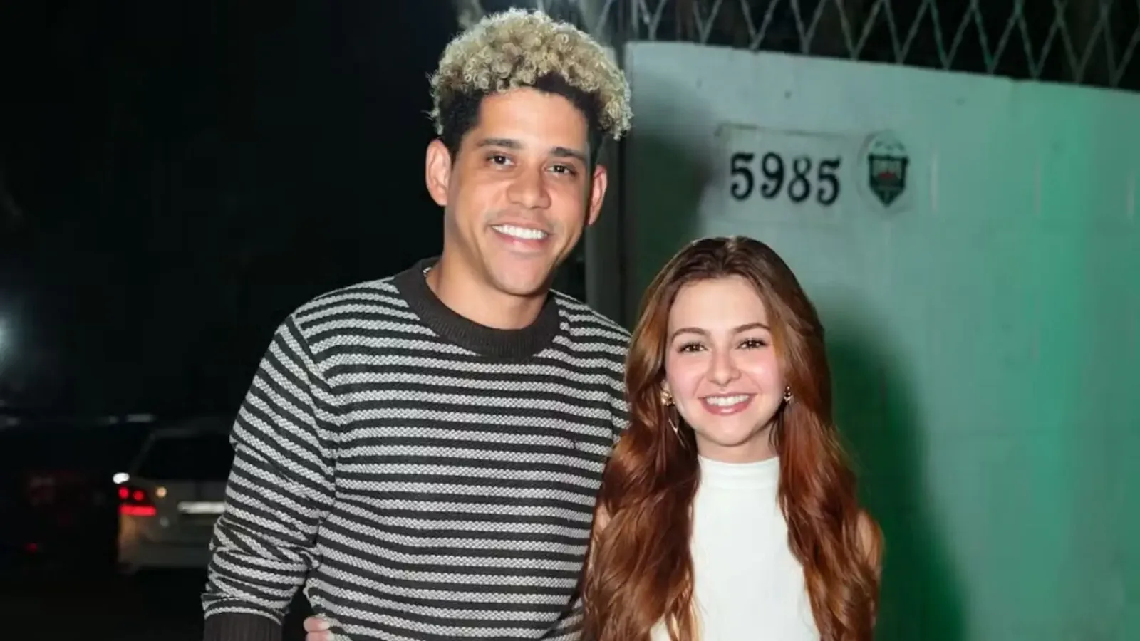Klara Castanho confirma namoro com Cauê Campos durante evento
