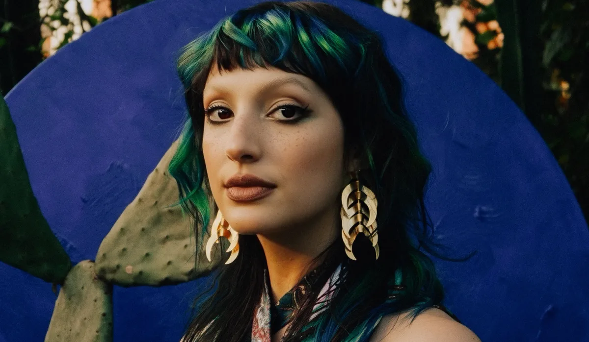 Jenni Mosello soma três indicações e destaca parcerias no pop brasileiro