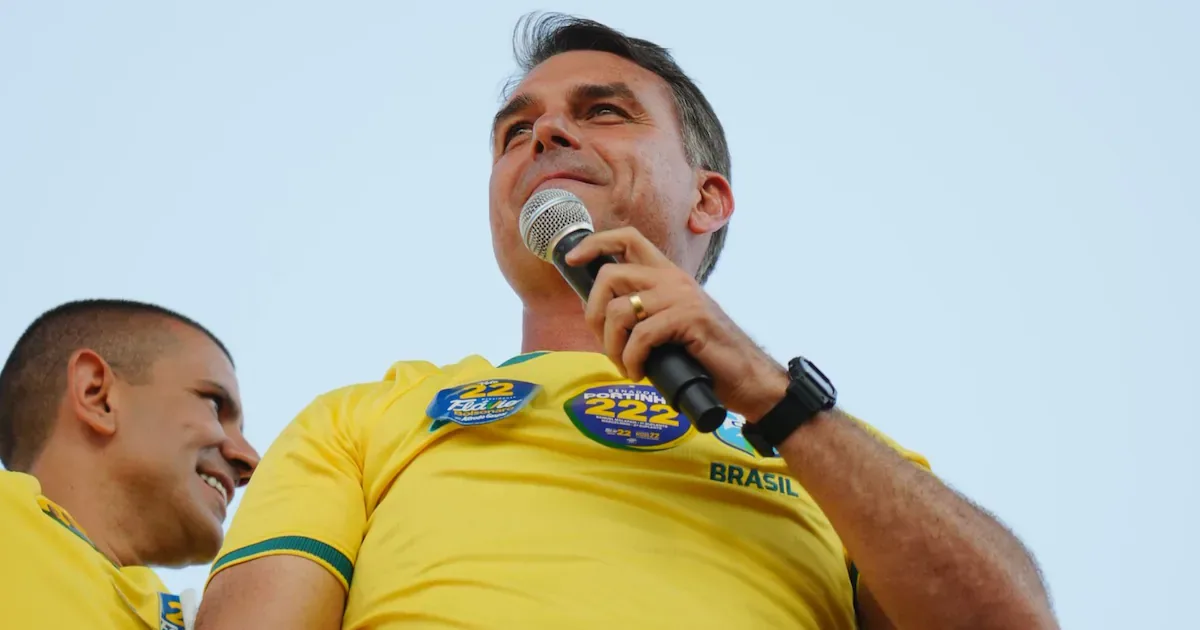 Flávio Bolsonaro concentra agenda no Sudeste antes do primeiro turno