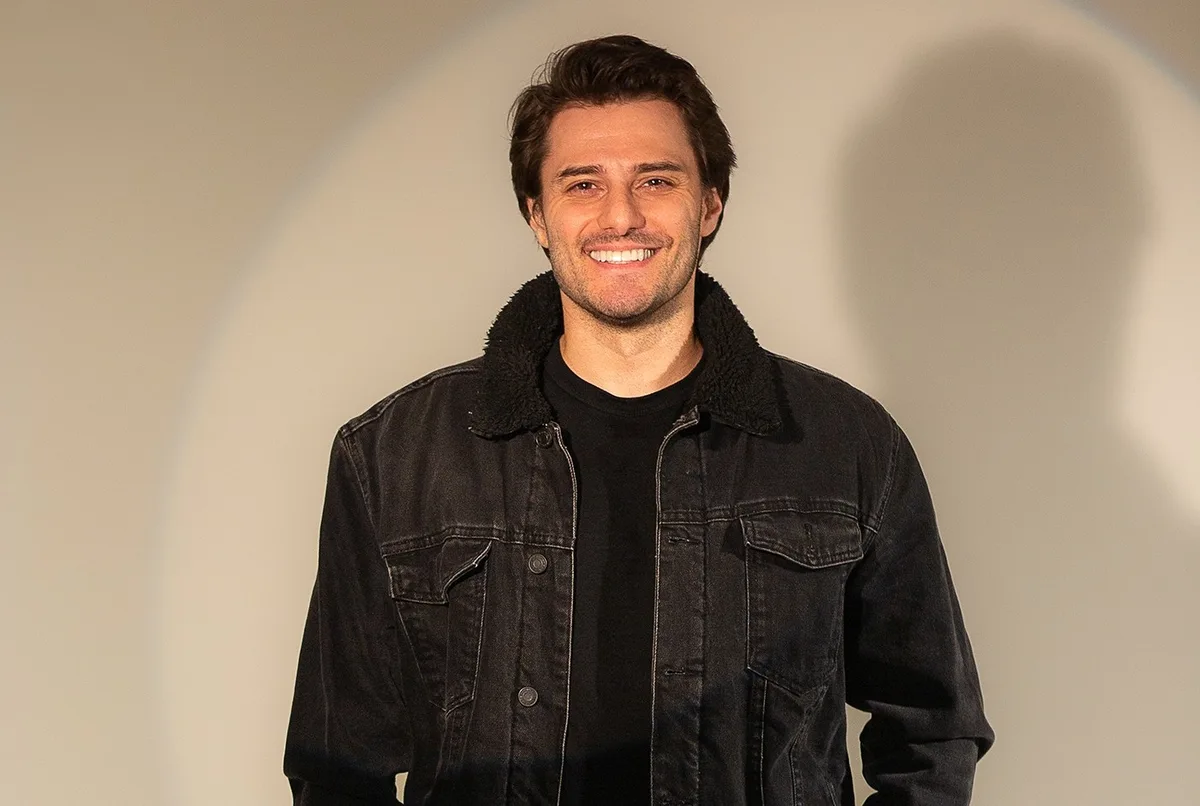 Hugo Bonèmer interpreta Marcelo Rubens Paiva em musical de Feliz Ano Velho