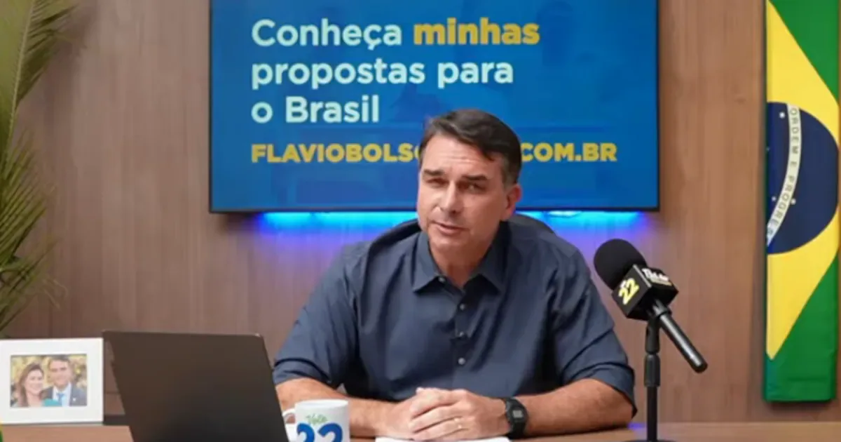 Flávio Bolsonaro questiona escolha de Dino para comando da Polícia Federal