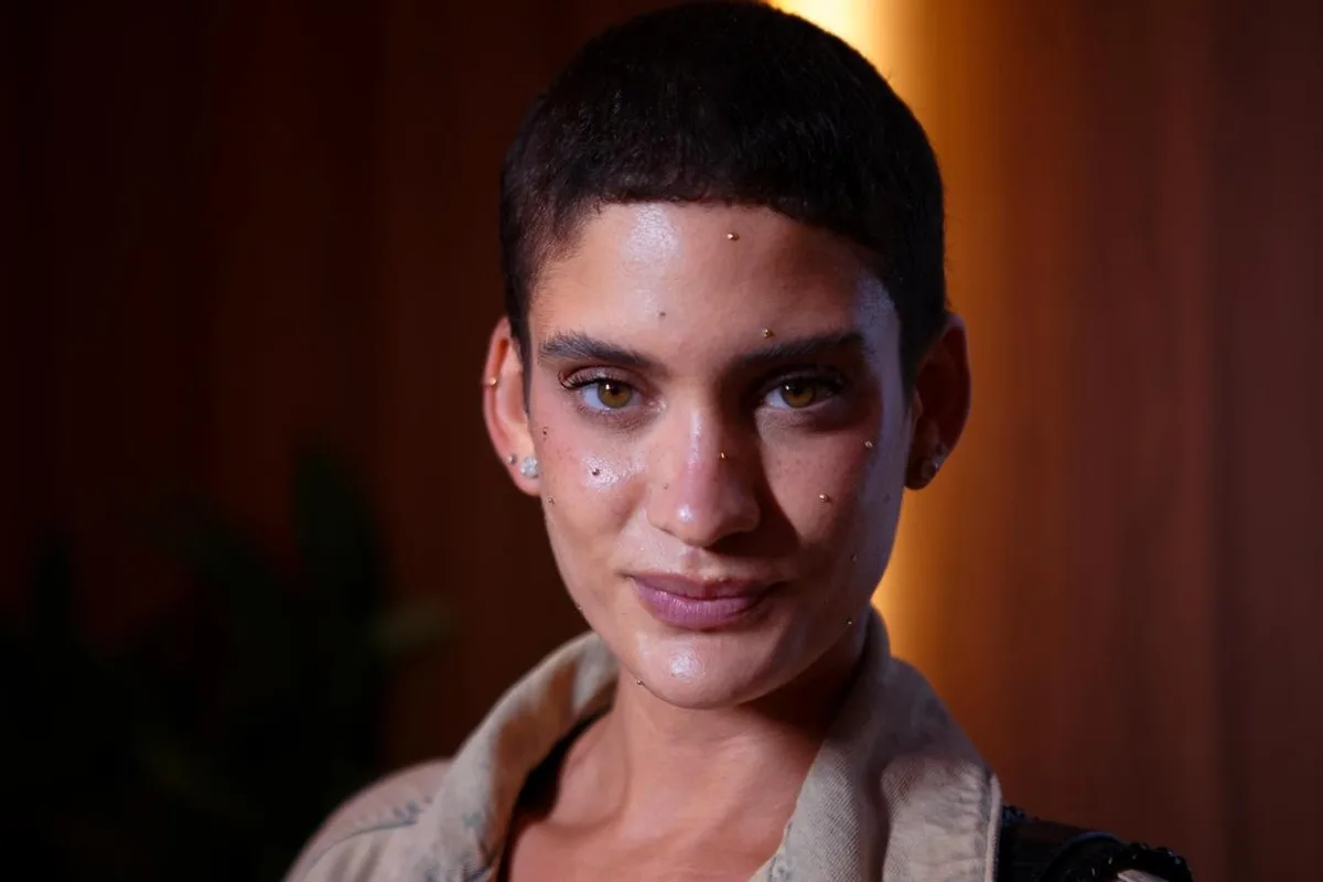 Laura Fernandez fala sobre críticas a looks e paquera fora dos aplicativos