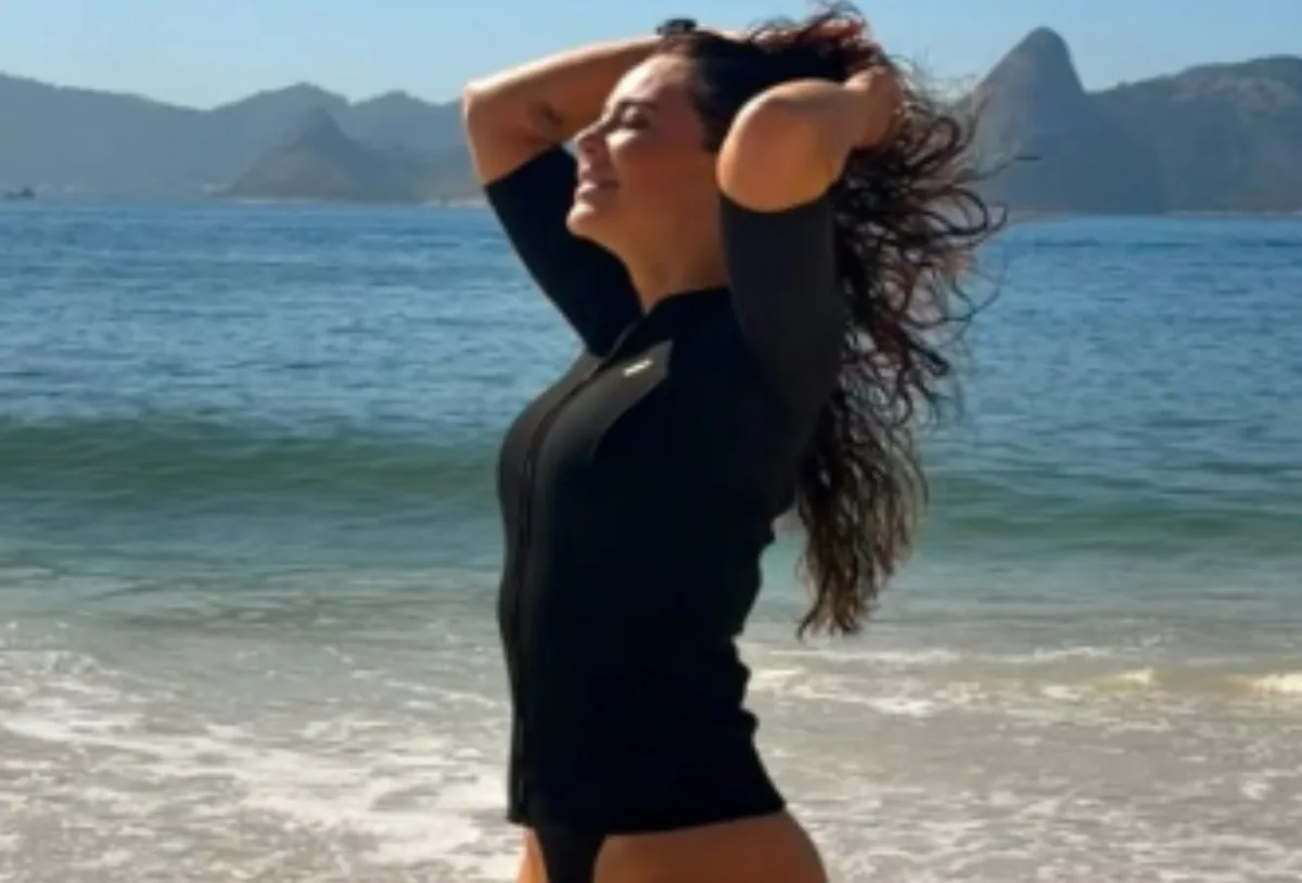 Paolla Oliveira fala sobre imagens falsas antes de mostrar registros da rotina