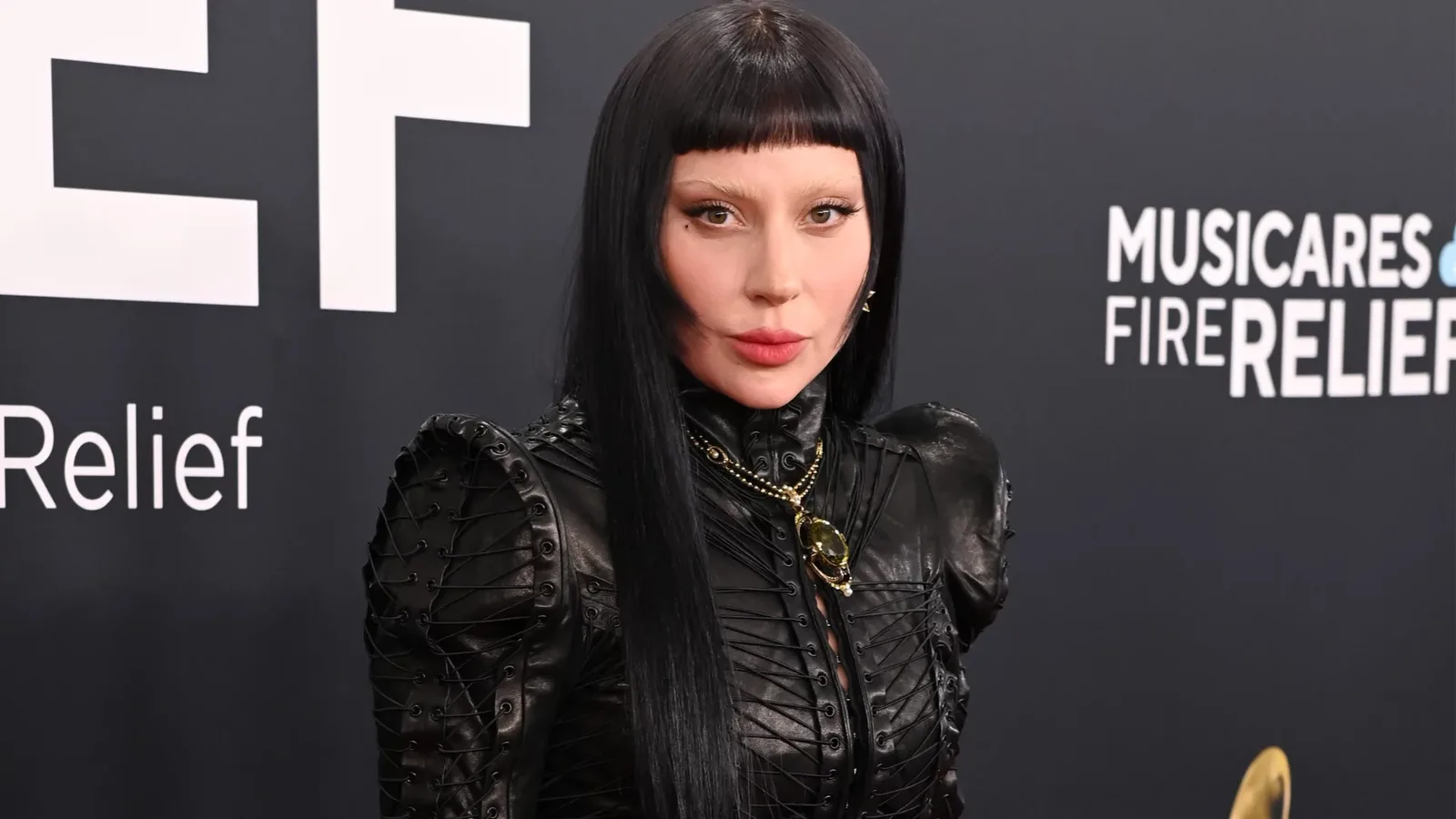 Lady Gaga mantém nascimento da filha em sigilo por meses