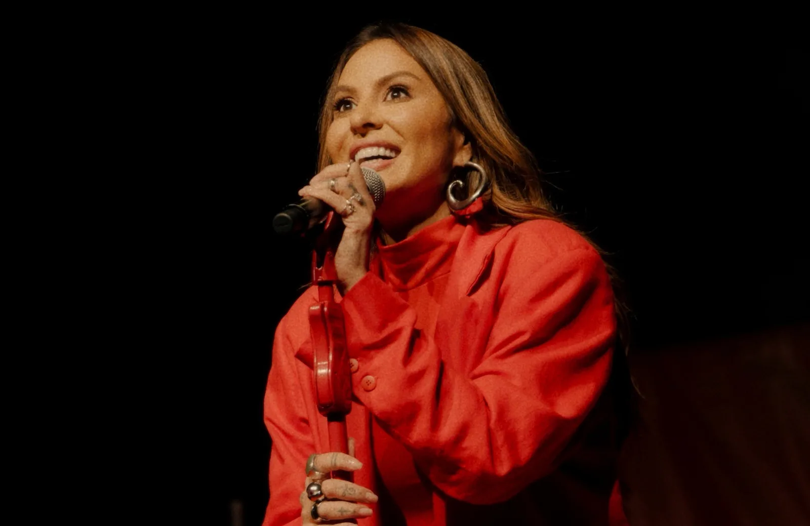 Alinne Rosa prepara noite de MPB e faixas inéditas em São Paulo