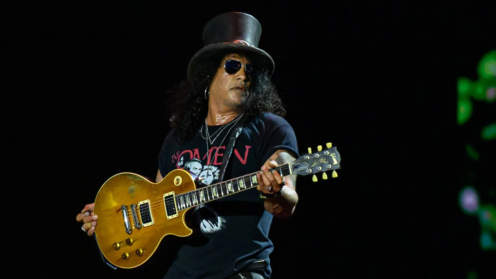 Por que Slash vê Chinese Democracy como a obra que Axl Rose queria fazer