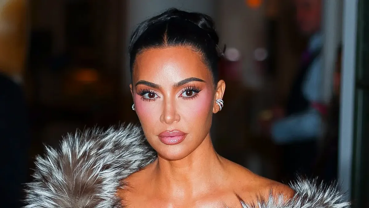 Tribunal de Paris fixa indenizações após roubo sofrido por Kim Kardashian