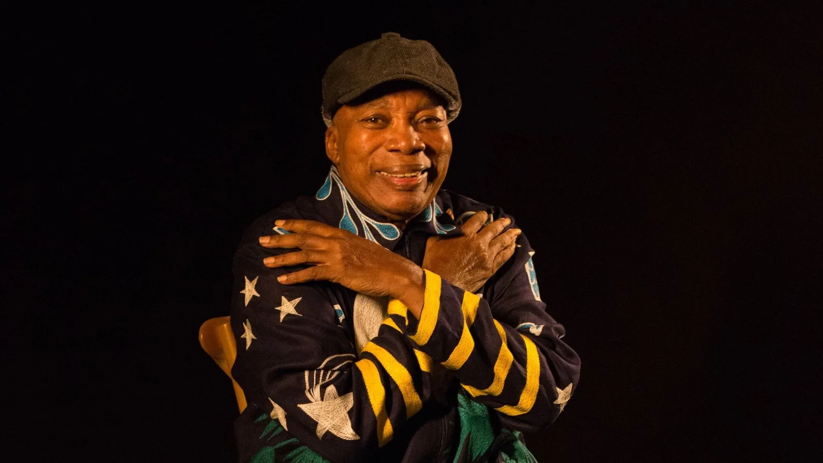 Arte urbana transforma prédio de BH em homenagem a Milton Nascimento