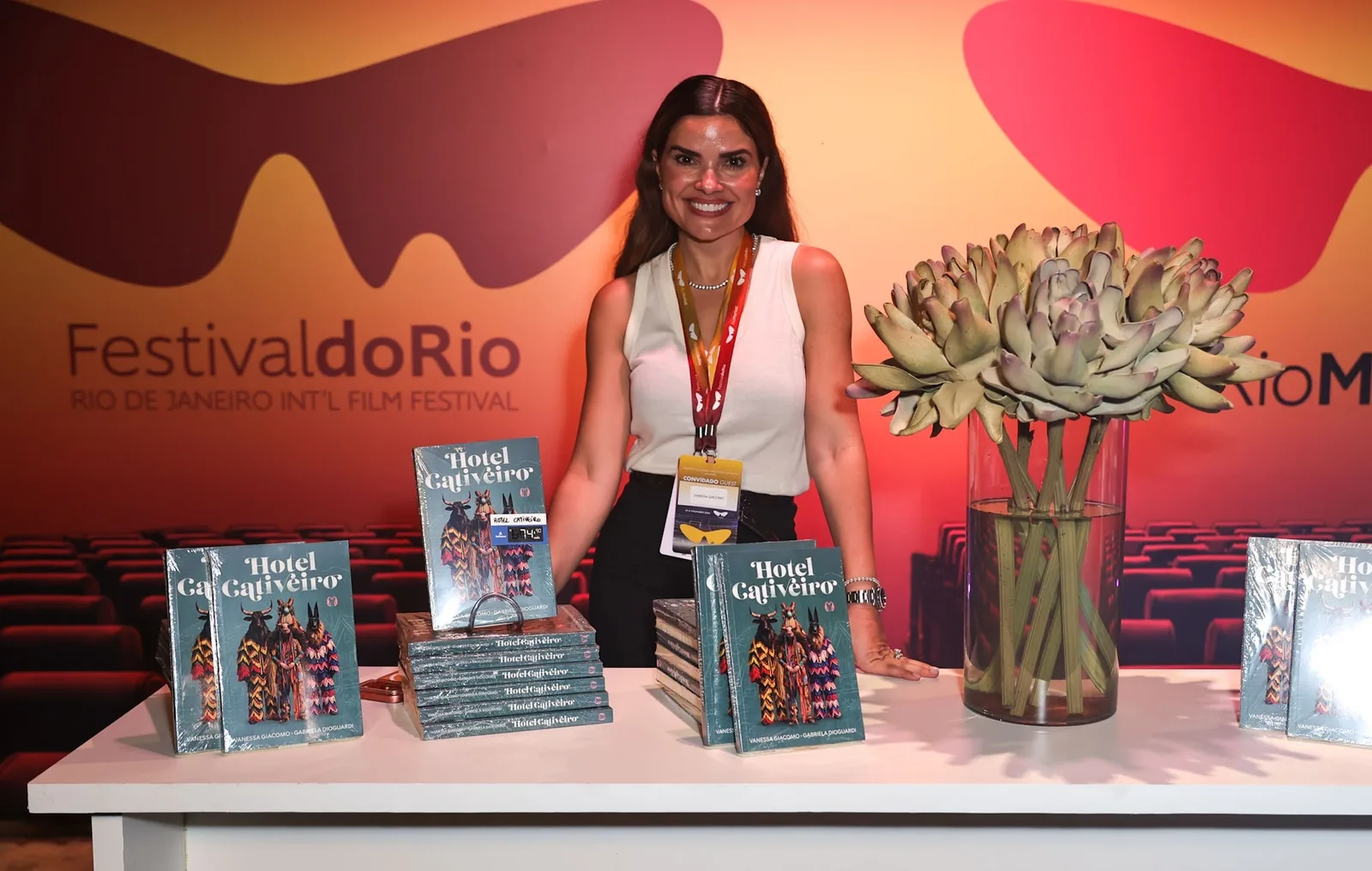 Vanessa Giácomo relata adaptação ao trabalho em Portugal durante evento no Rio