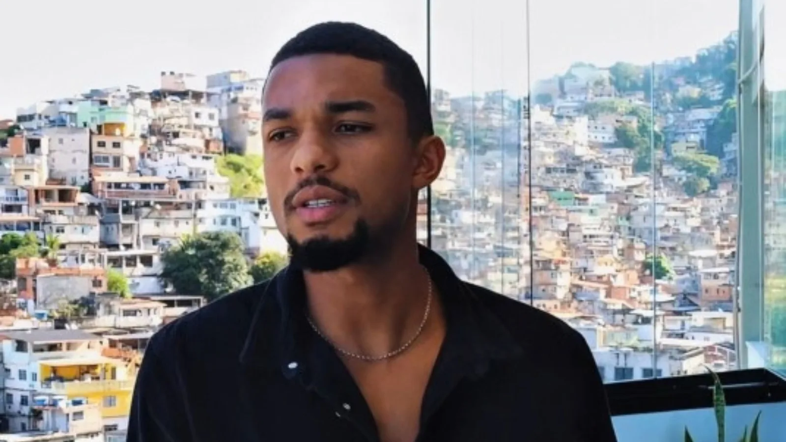 Juan Paiva destaca apoio da família no começo da trajetória artística